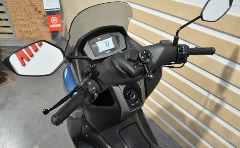 YAMAHA NMAX 125 4