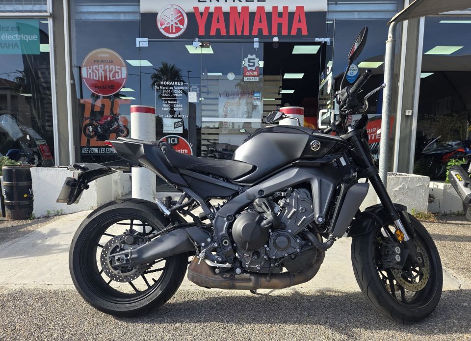 YAMAHA MT-09  Y-AMT 0
