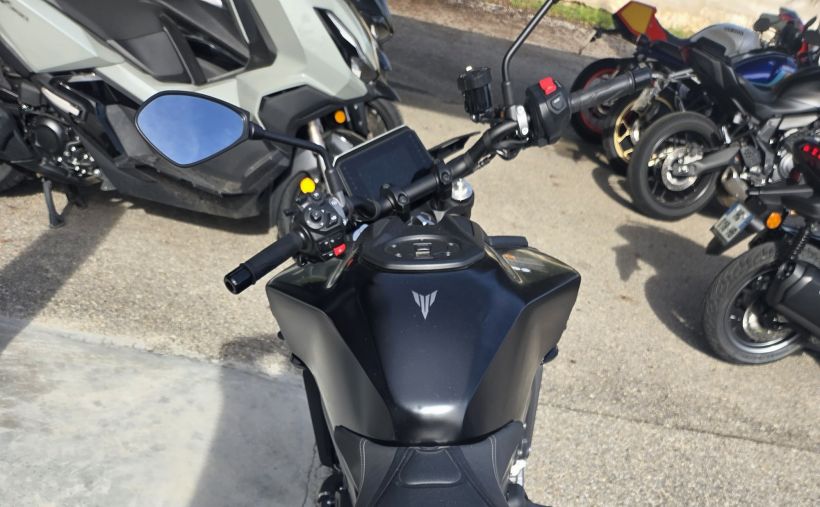 YAMAHA MT-09  Y-AMT 1
