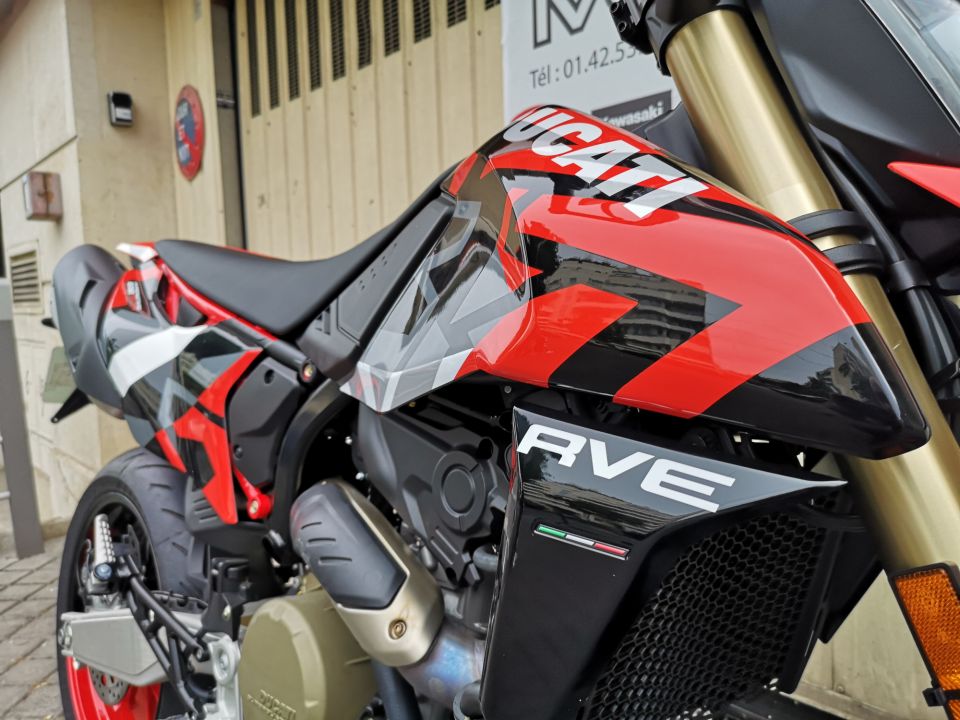 DUCATI HYPERMOTARD 8