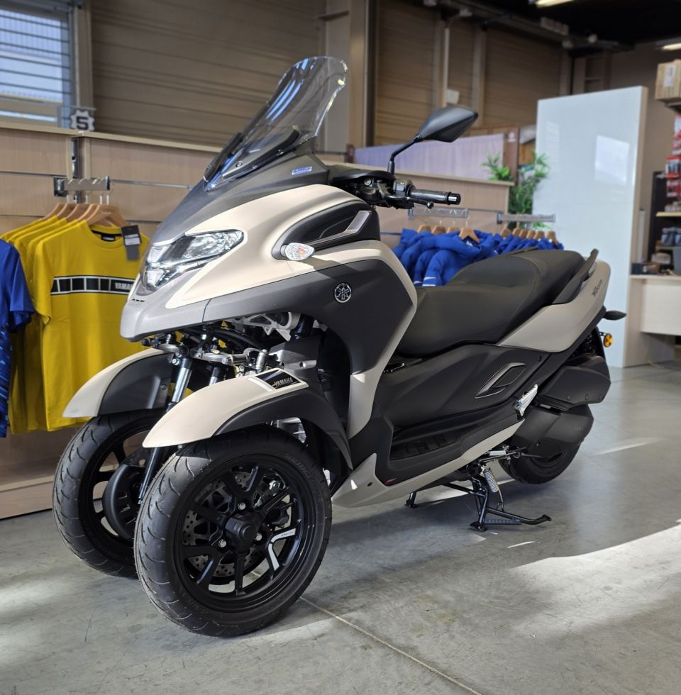 YAMAHA TRICITY 300 5
