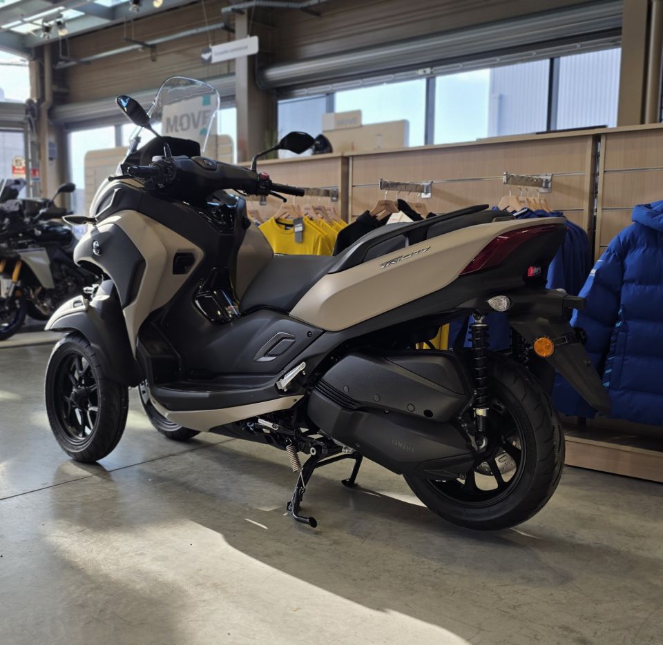 YAMAHA TRICITY 300 6