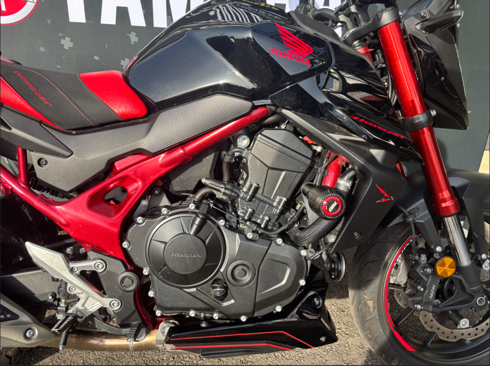 HONDA CB 750 HORNET 4