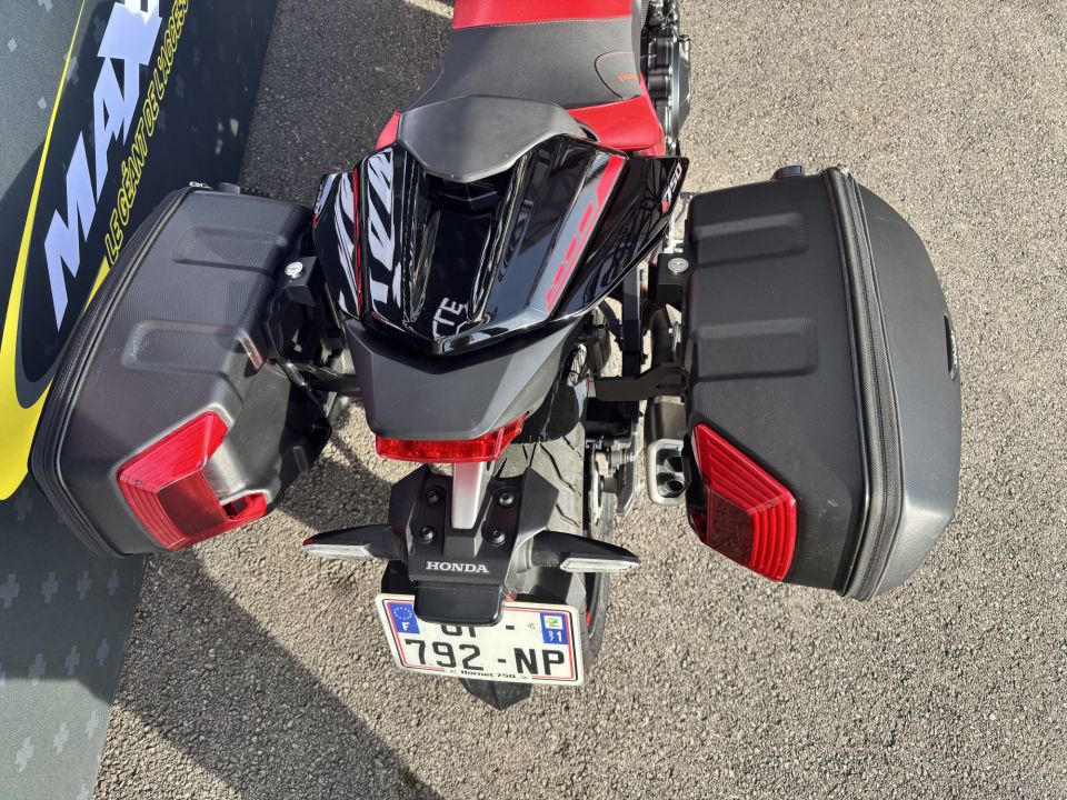 HONDA CB 750 HORNET 5