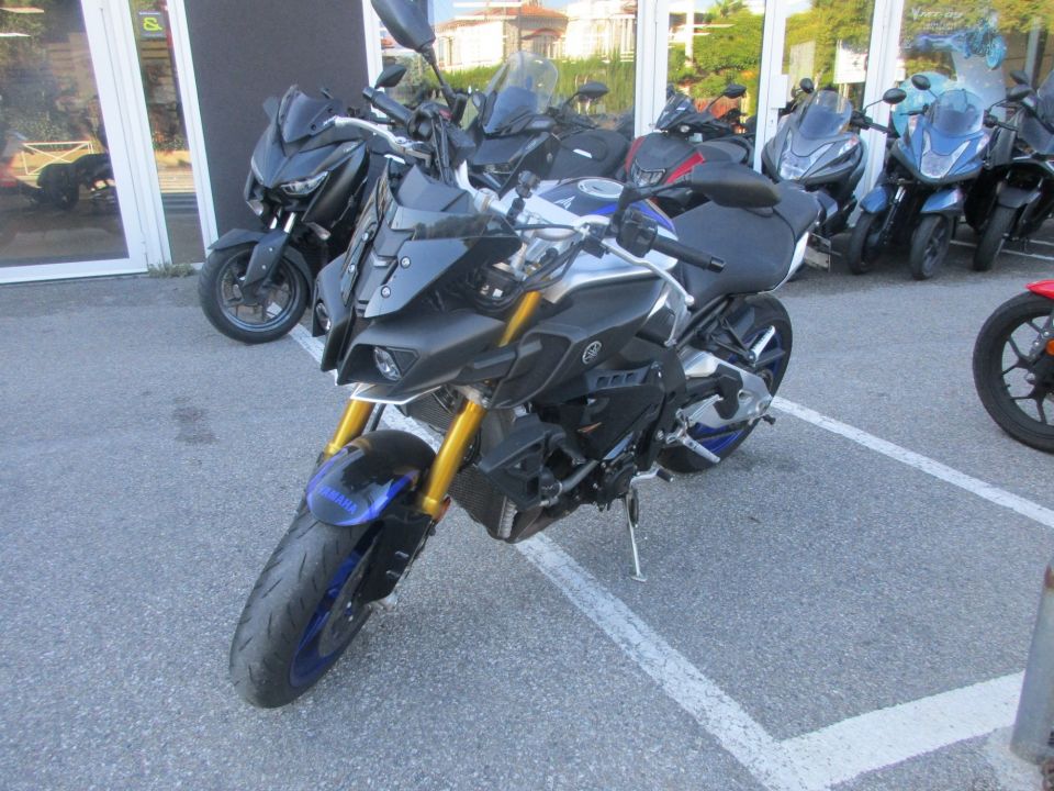 YAMAHA MT-10 SP 1