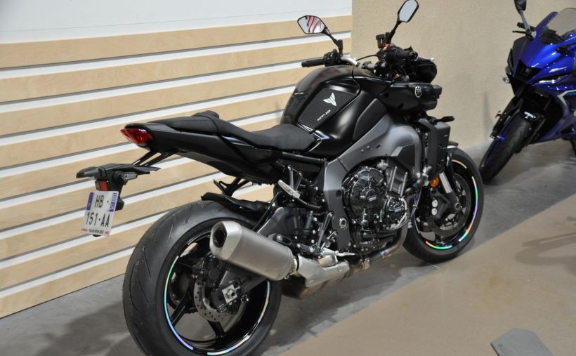 YAMAHA MT-10 4