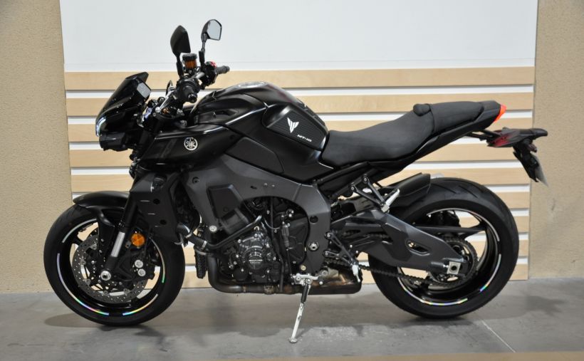 YAMAHA MT-10 9