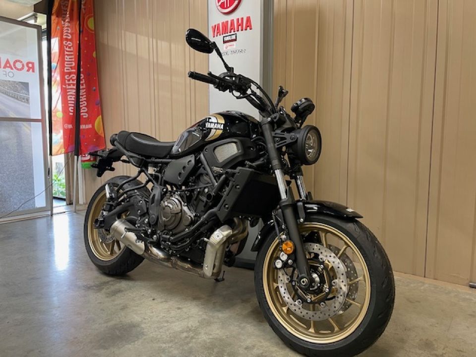 YAMAHA XSR 700 0