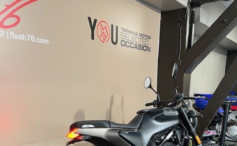 HUSQVARNA SVARTPILEN 125 ABS 2