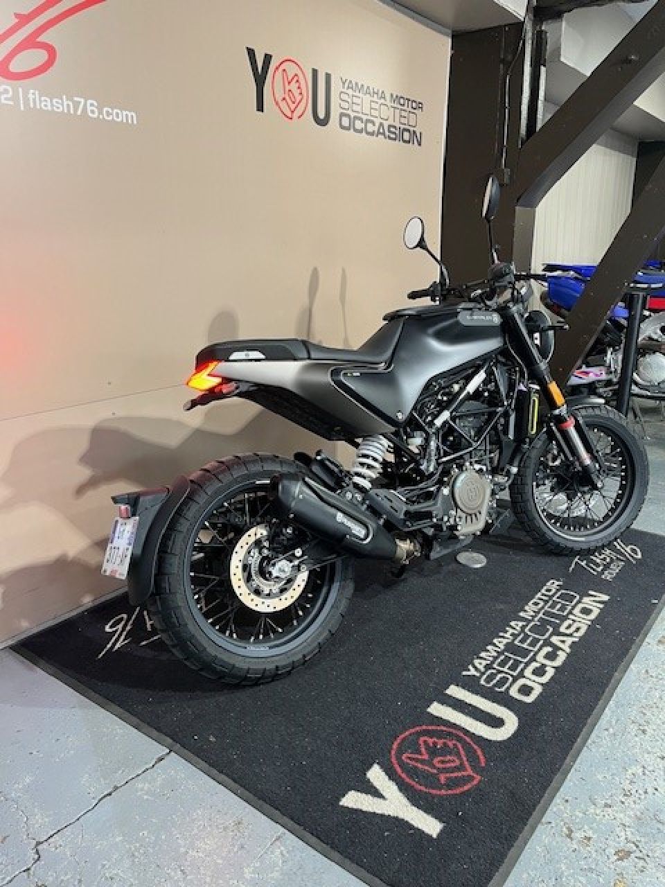HUSQVARNA SVARTPILEN 125 ABS 2