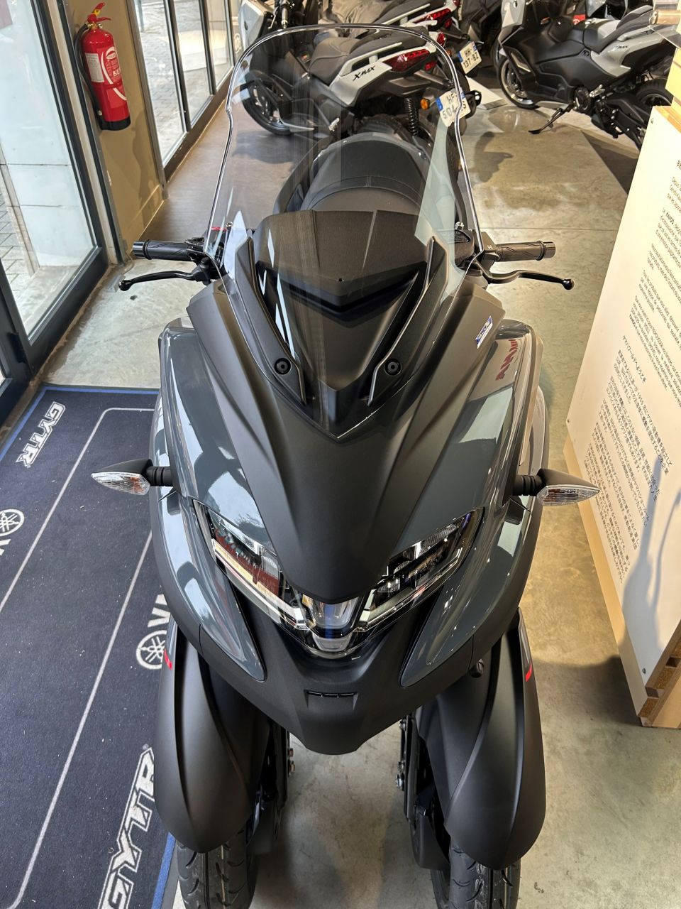 YAMAHA TRICITY 300 6