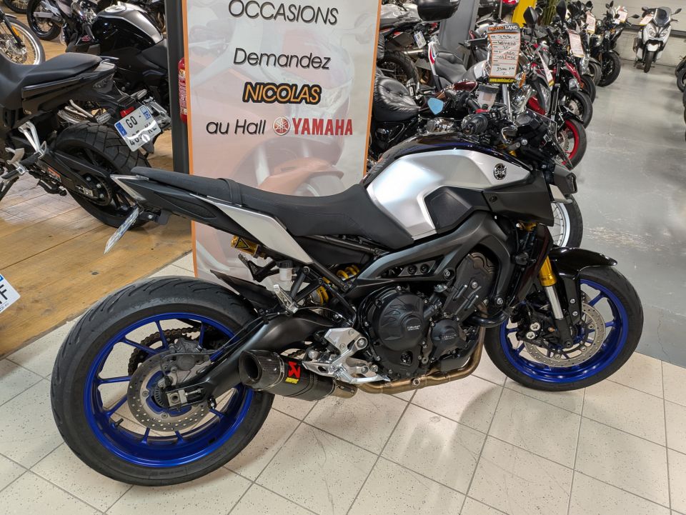 YAMAHA MT-09 SP 10