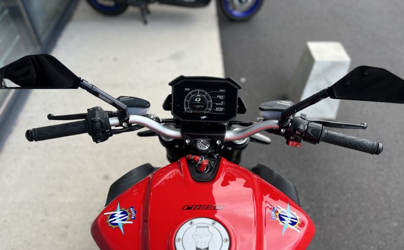 MV AGUSTA BRUTALE 800 6