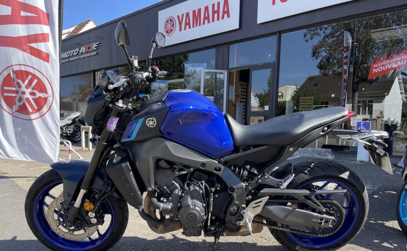 YAMAHA MT-09 3