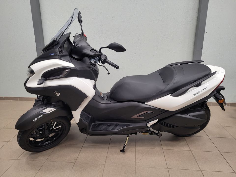 YAMAHA TRICITY 300 9