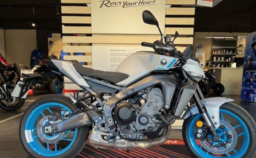 YAMAHA MT-09 1