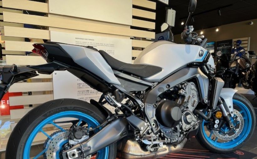 YAMAHA MT-09 3