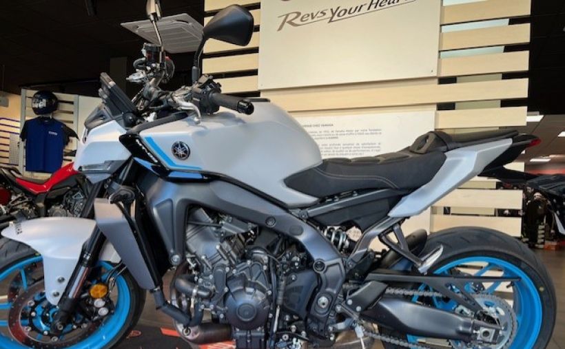 YAMAHA MT-09 4
