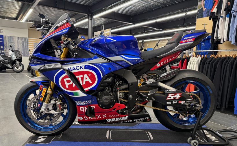 YAMAHA YZF R1 GYTR 4