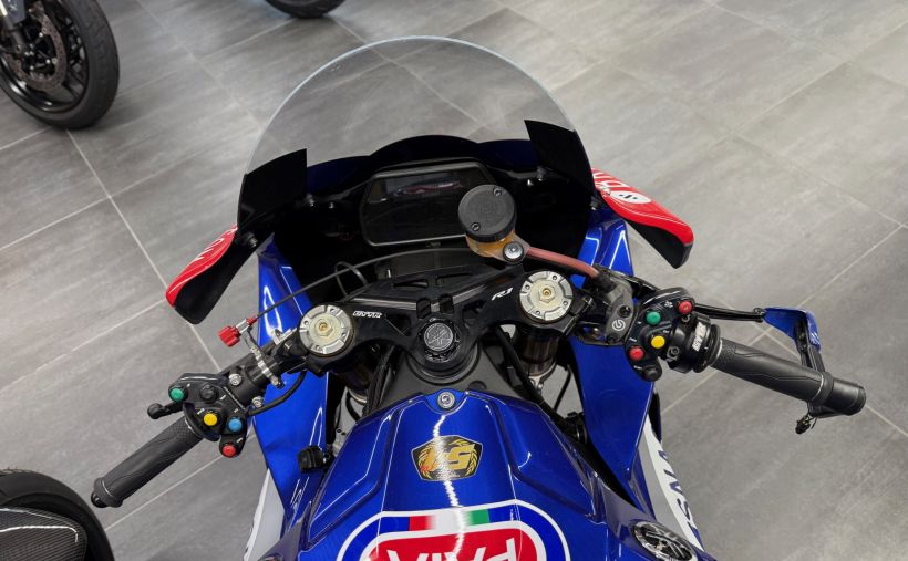 YAMAHA YZF R1 GYTR 8