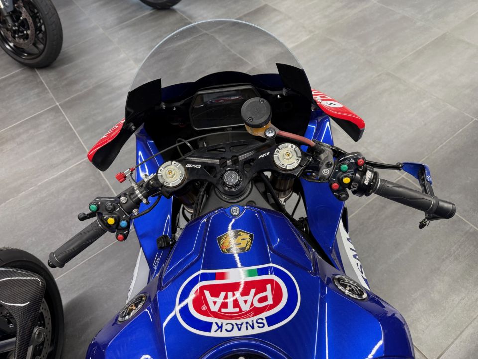 YAMAHA YZF R1 GYTR 8