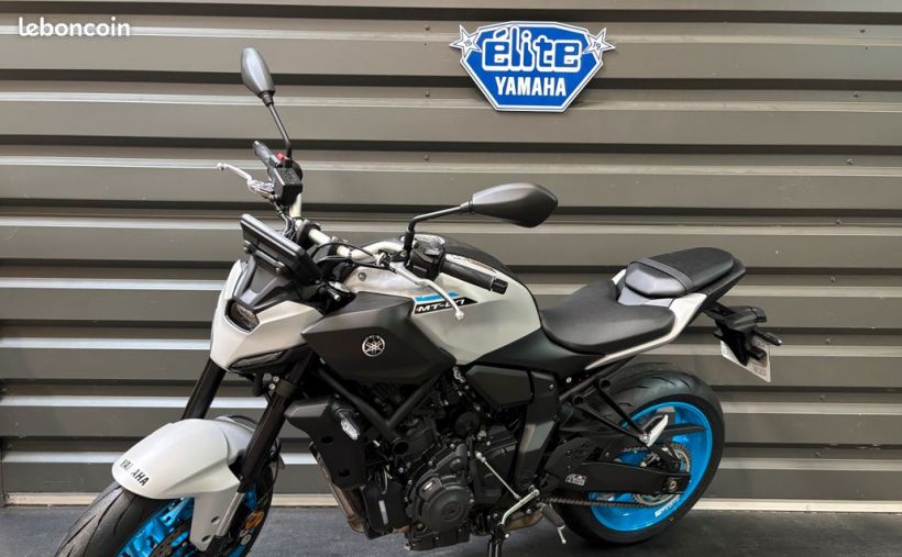 YAMAHA MT-07 3