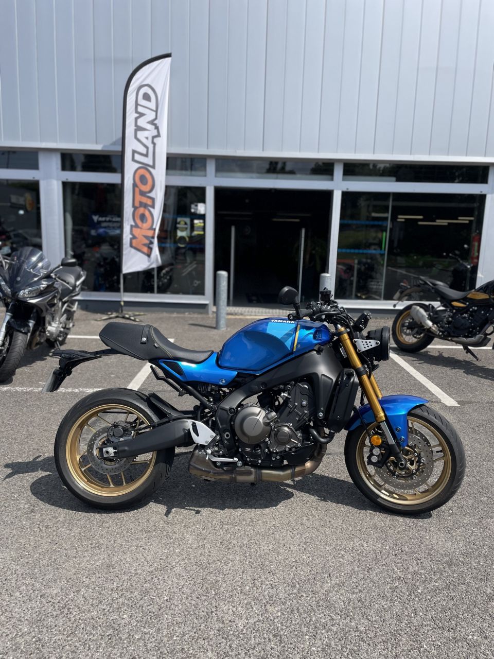 YAMAHA XSR 900 ABS 3