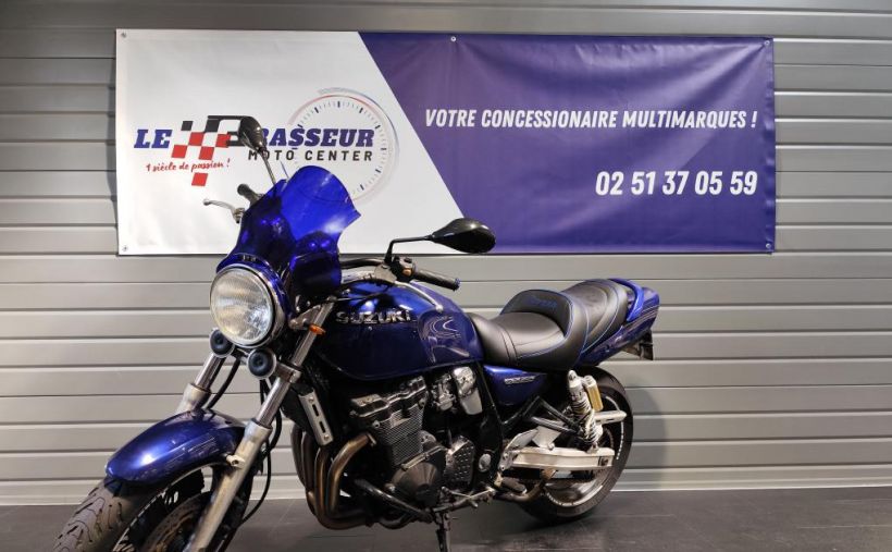 SUZUKI GSX 750 2