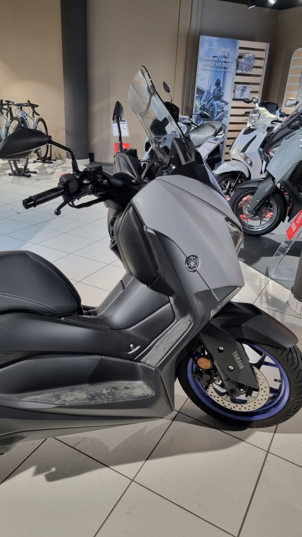 YAMAHA XMAX 125 2