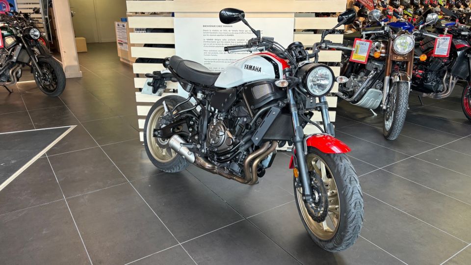 YAMAHA XSR 700 0