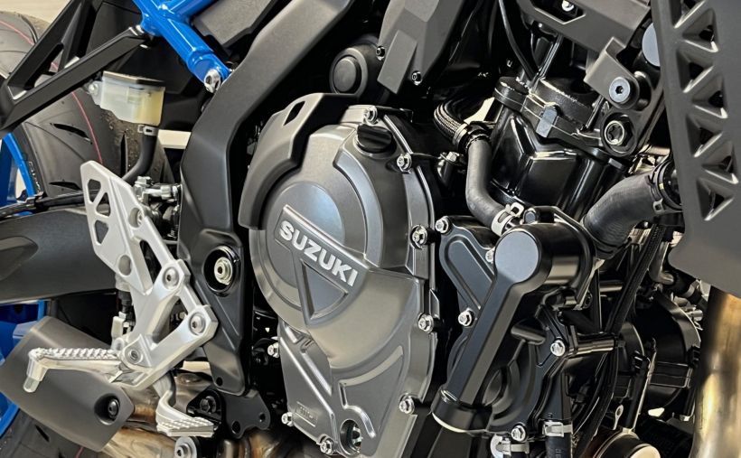 SUZUKI GSX-8S 2
