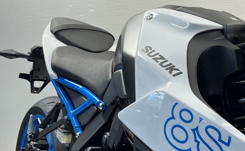 SUZUKI GSX-8S 4