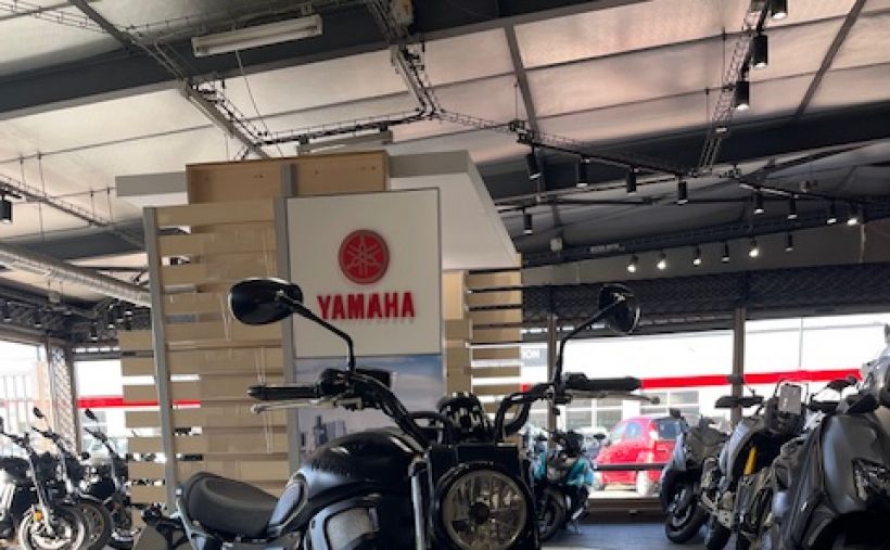 YAMAHA XSR 700 2