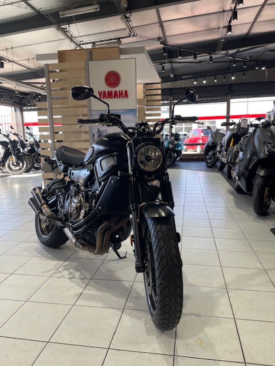 YAMAHA XSR 700 2