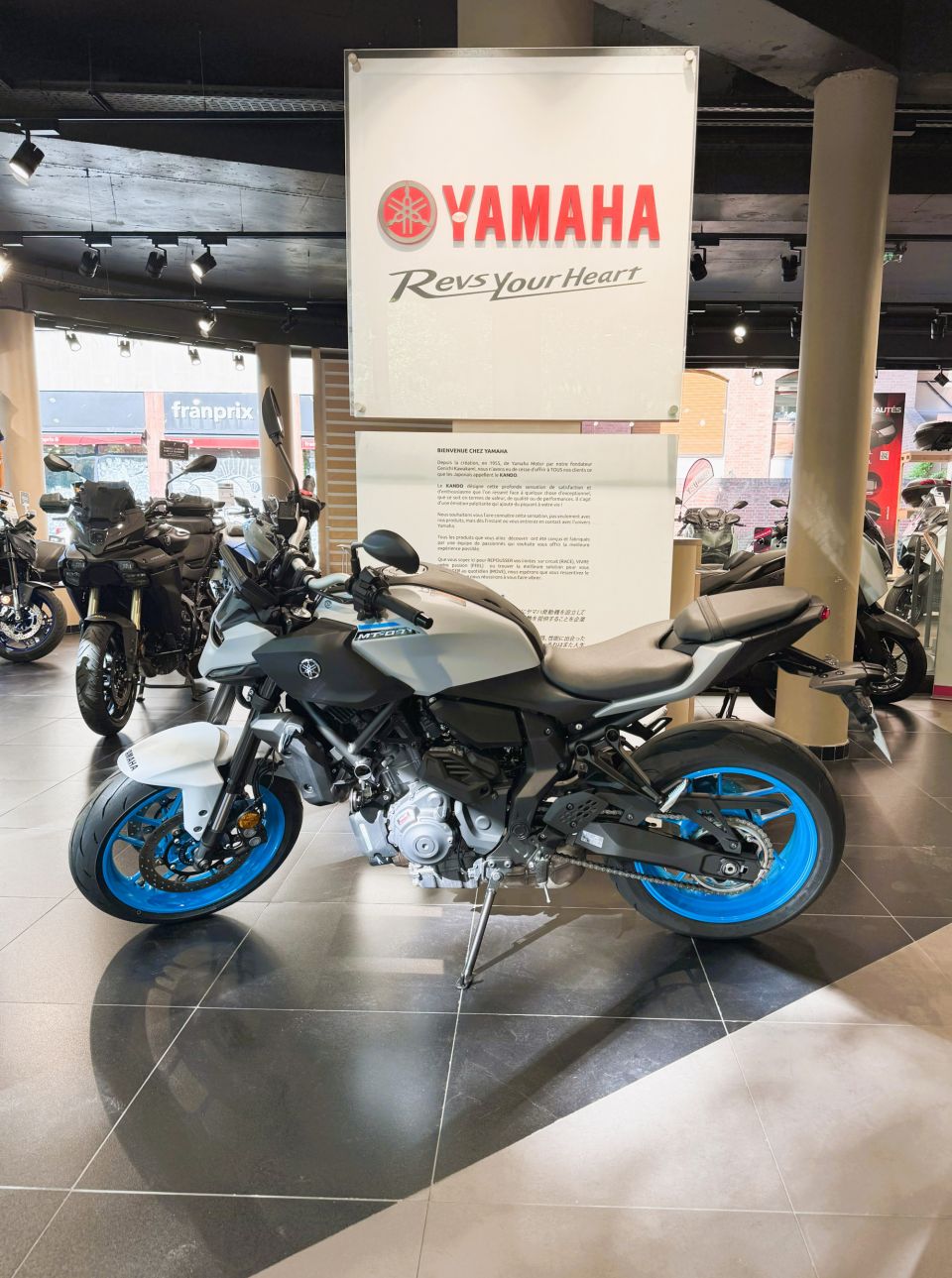 YAMAHA MT-07 Y-AMT 3