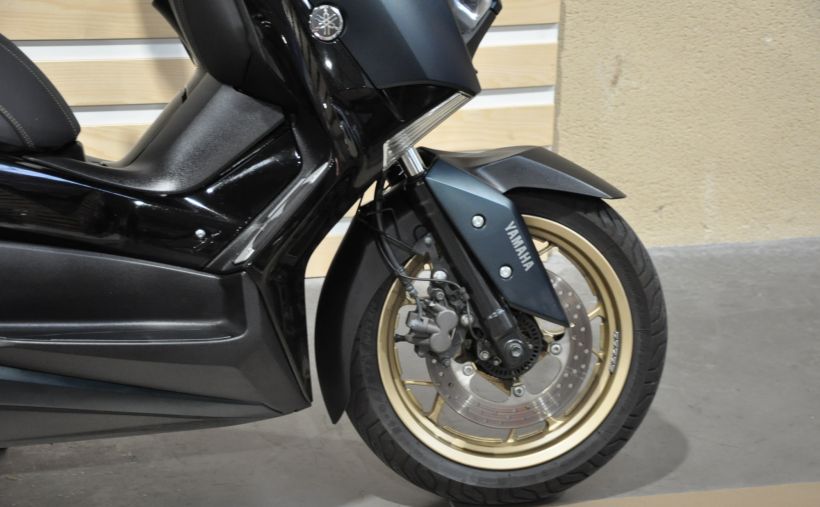 YAMAHA XMAX 300 Tech Max 1