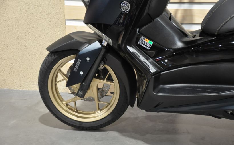 YAMAHA XMAX 300 Tech Max 9