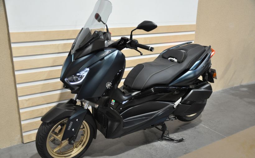 YAMAHA XMAX 300 Tech Max 11