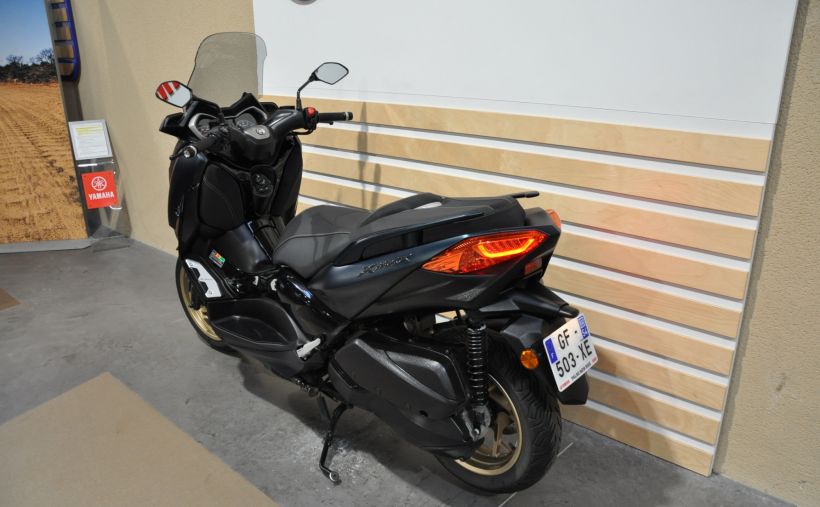 YAMAHA XMAX 300 Tech Max 12