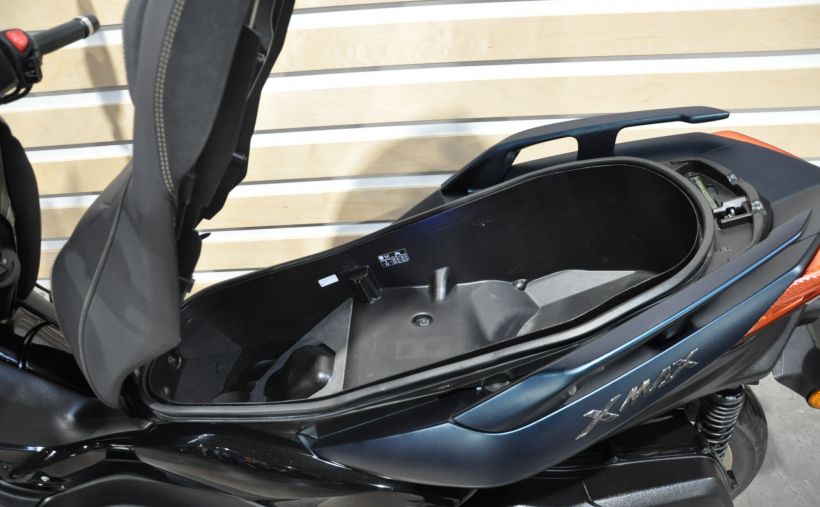 YAMAHA XMAX 300 Tech Max 15