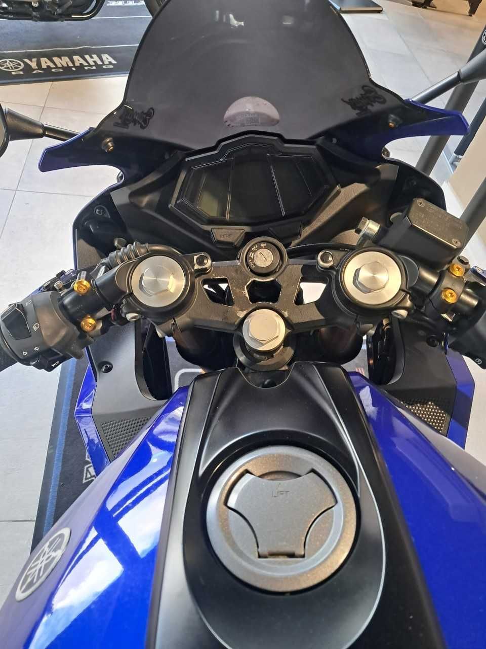 YAMAHA YZF-R 125 3