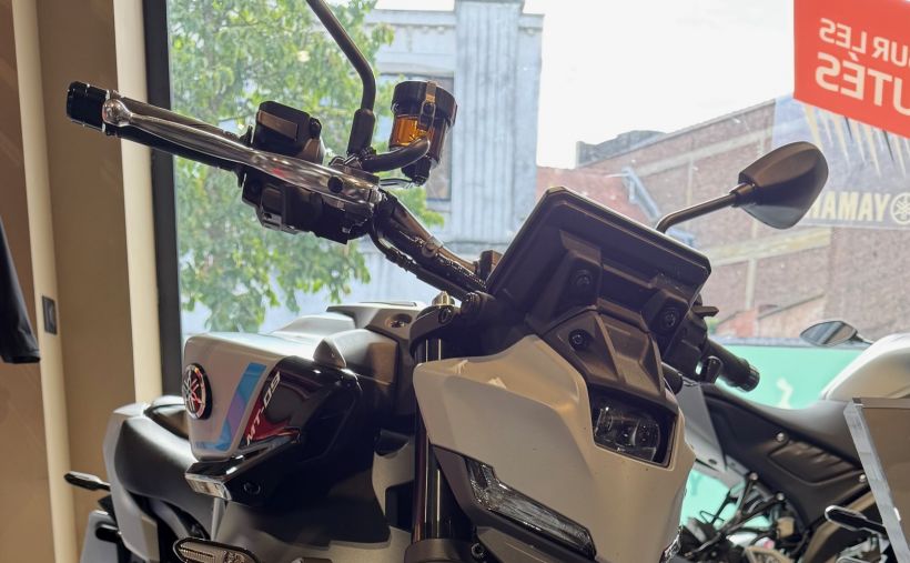 YAMAHA MT-09  Y-AMT 1