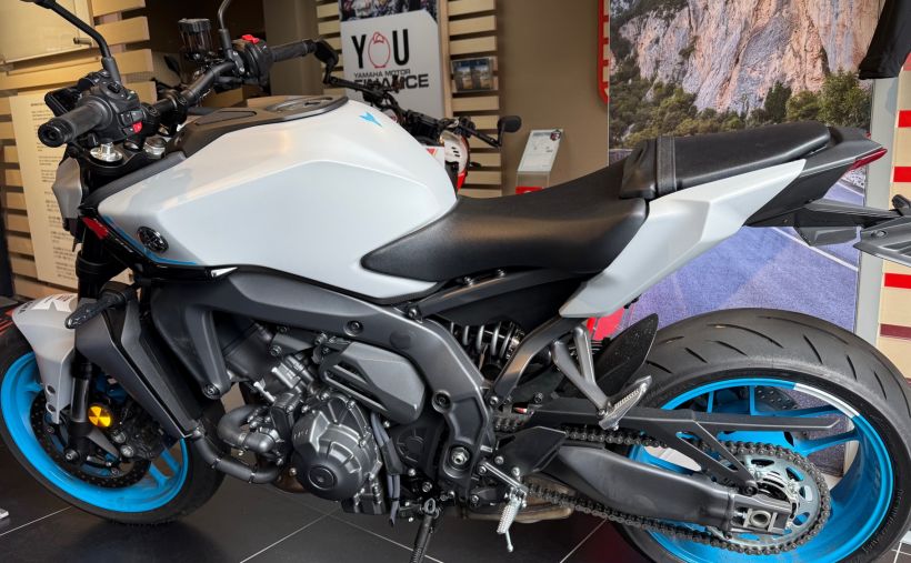 YAMAHA MT-09  Y-AMT 2