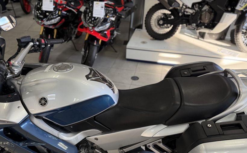 YAMAHA FJR 1300 ABS 9