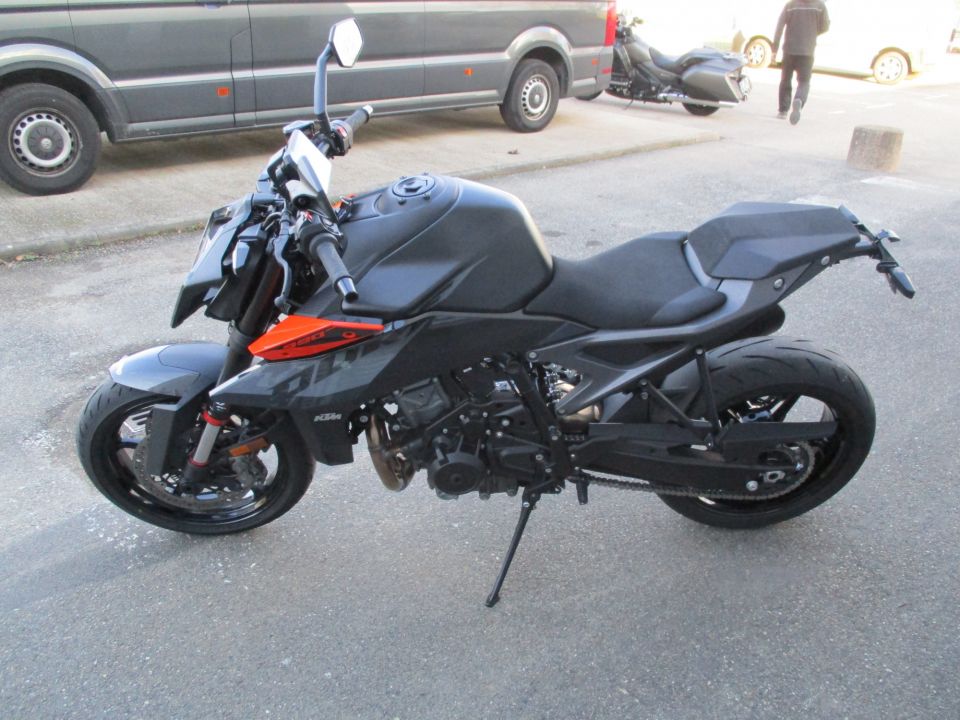 KTM 990 DUKE 9