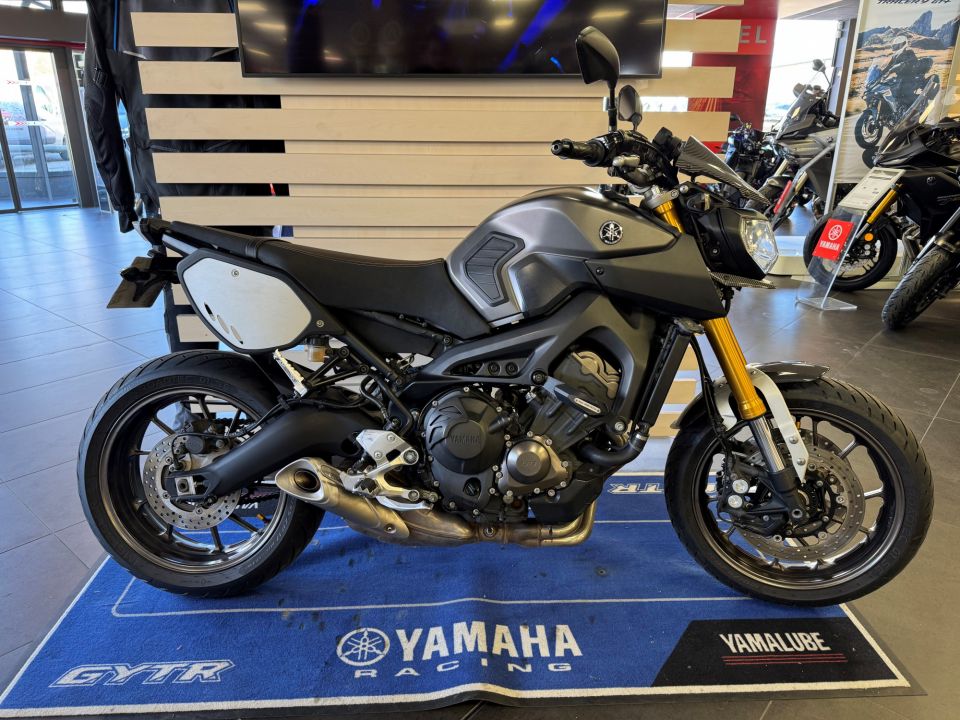 YAMAHA MT-09 0