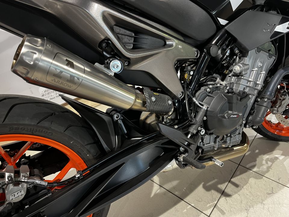 KTM 890 DUKE GP 1