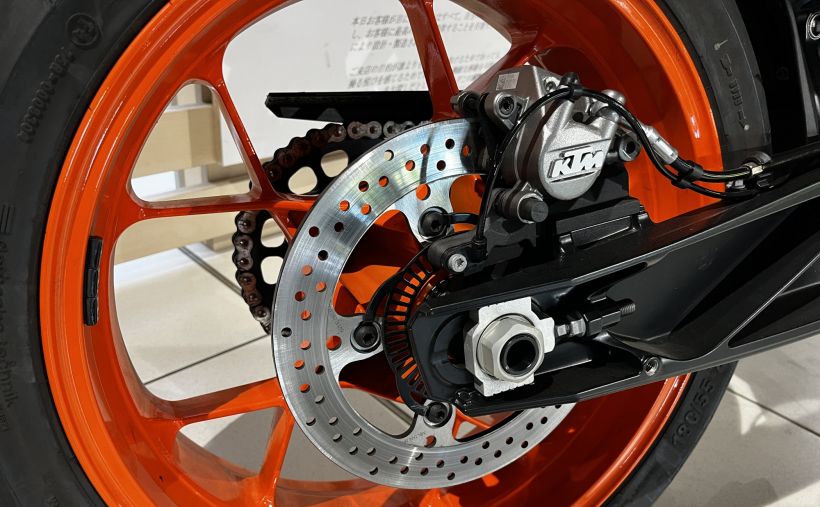 KTM 890 DUKE GP 4