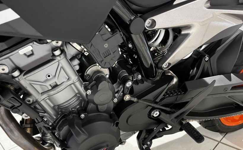 KTM 890 DUKE GP 7