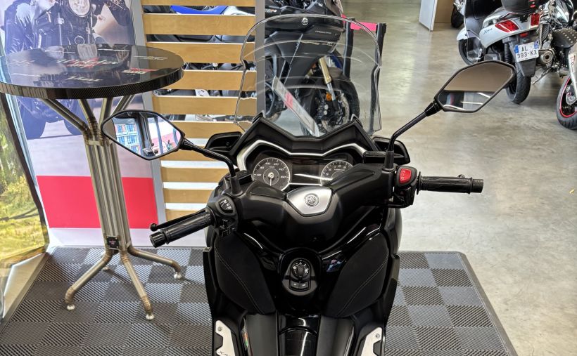YAMAHA XMAX 125 3